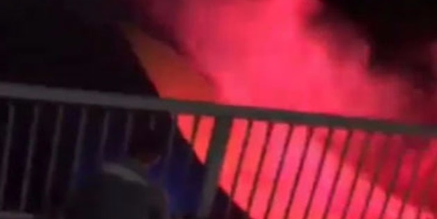 15 Temmuz Şehitler Köprüsü'nde asılı olan Fenerbahçe bayrağı yakıldı