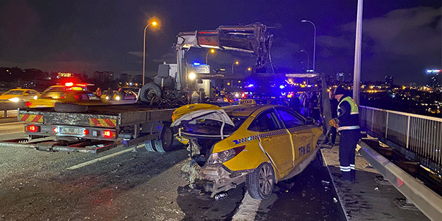 15 Temmuz Şehitler Köprüsü'nde çift yönlü zincirleme kazada 10 araç birbirine girdi: 3 yaralı