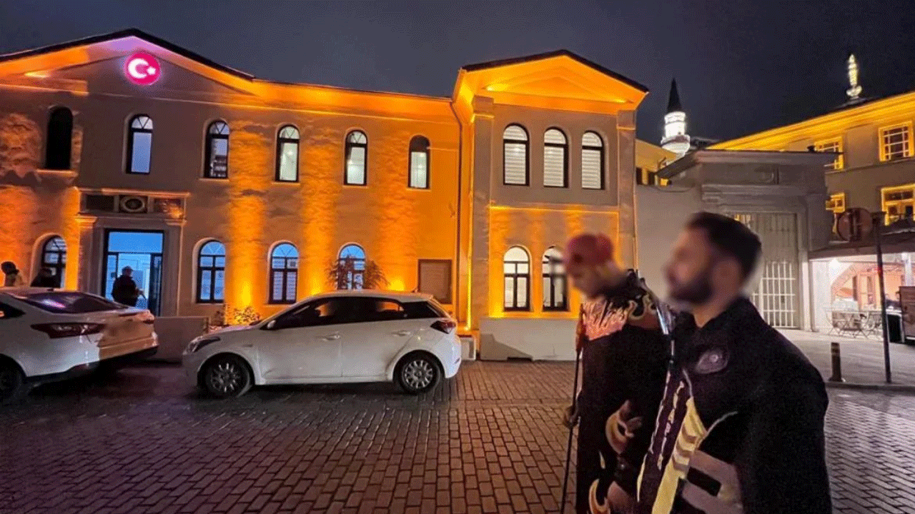 15 Temmuz Şehitler Köprüsü'nde görüldü! Şeytan kostümüyle koşuyordu