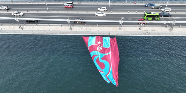15 Temmuz Şehitler Köprüsü'nde Trabzonspor bayrağı dalgalanıyor!