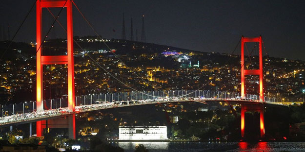 15 Temmuz Şehitler Köprüsü'nde trafiği tehlikeye düşüren sürücüye para cezası