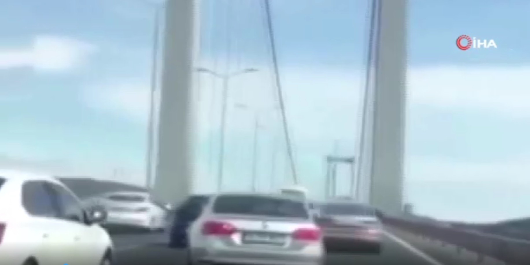 15 Temmuz Şehitler Köprüsü'nde trafik terörü! Peş peşe makaslar attı