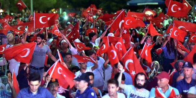 15 Temmuz şehitlerinin isimleri okundu