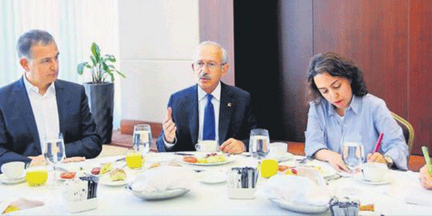 15 Temmuz'a 'tiyatro' diyenlerden tuhaf önerge