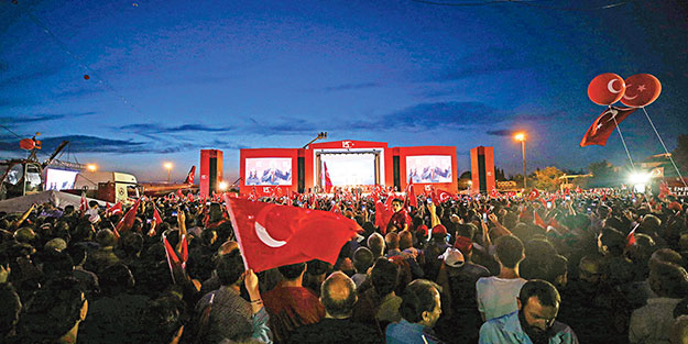 15 temmuz’un Başkomutanı Erdoğan: Allah tuzaklarını başlarına geçirdi