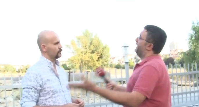 15 Temmuz’un yıl dönümünde o şok görüntüler yeniden gündemde! Beyaz TV muhabirinden canlı yayında FETÖ’cü Atalay Demirci’nin yüzüne tükürük!