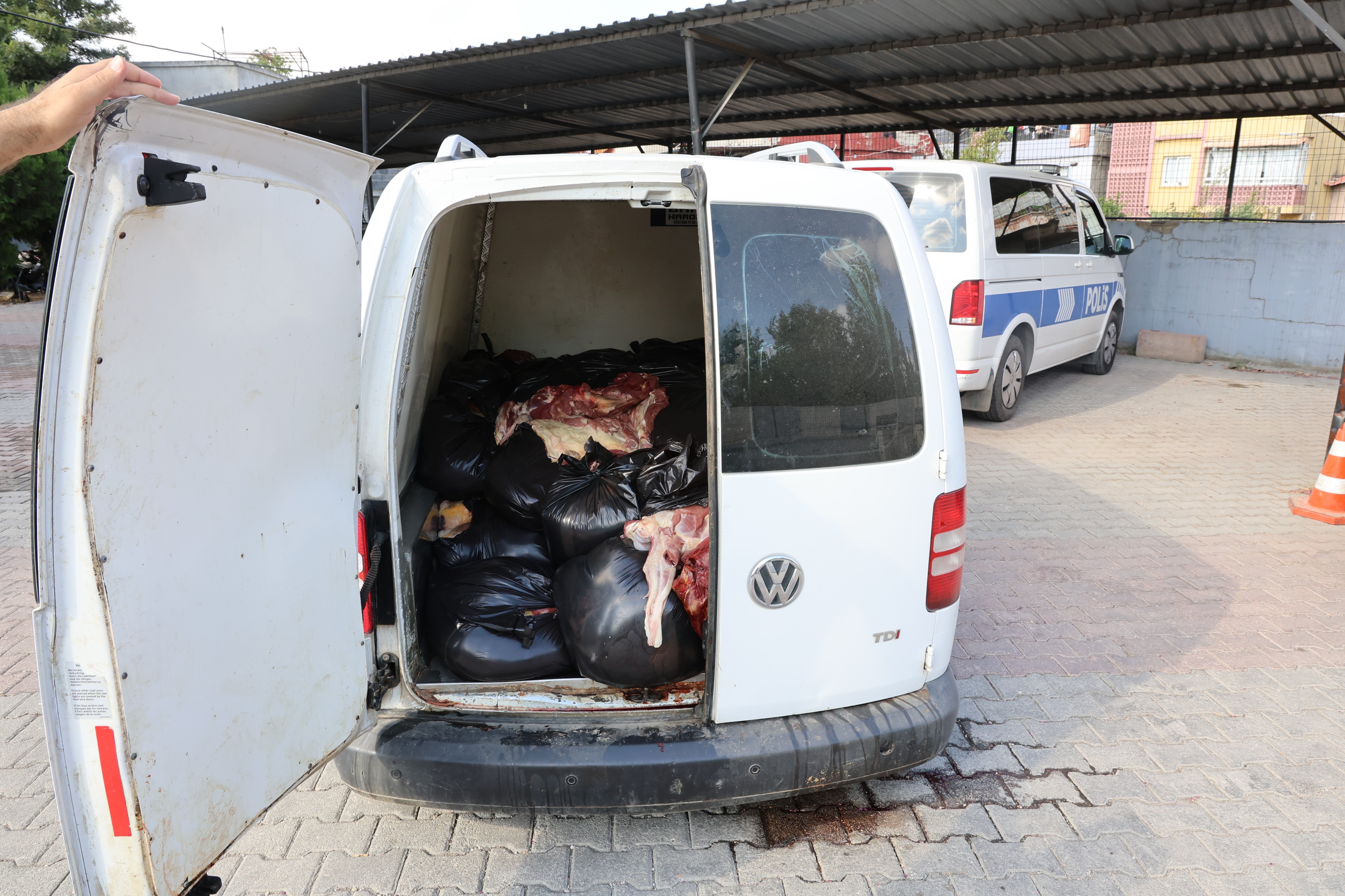 1.5 ton at ve eşek eti yakalattı! Bakın o etleri ne yapacakmış