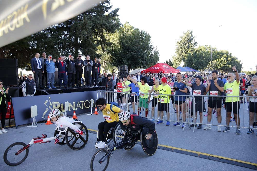 15. Uluslararası Runatolia Antalya Maratonu başladı 