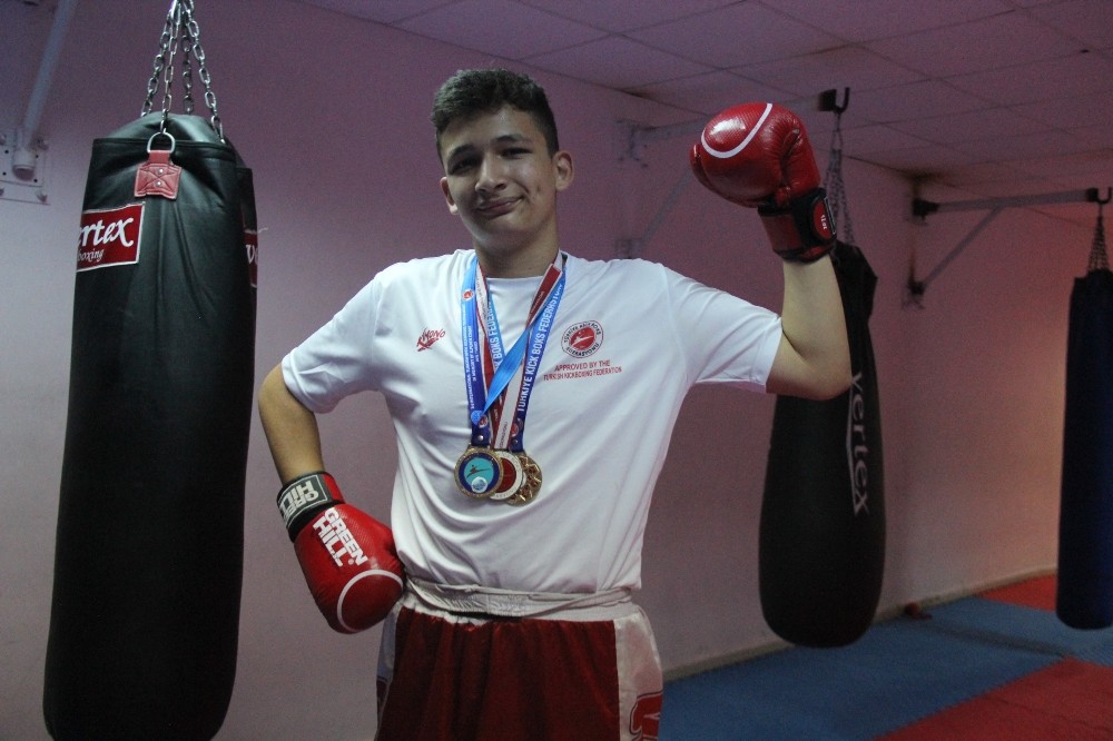 15 yaşındaki Kerem, kick boks ile hayata güldü 