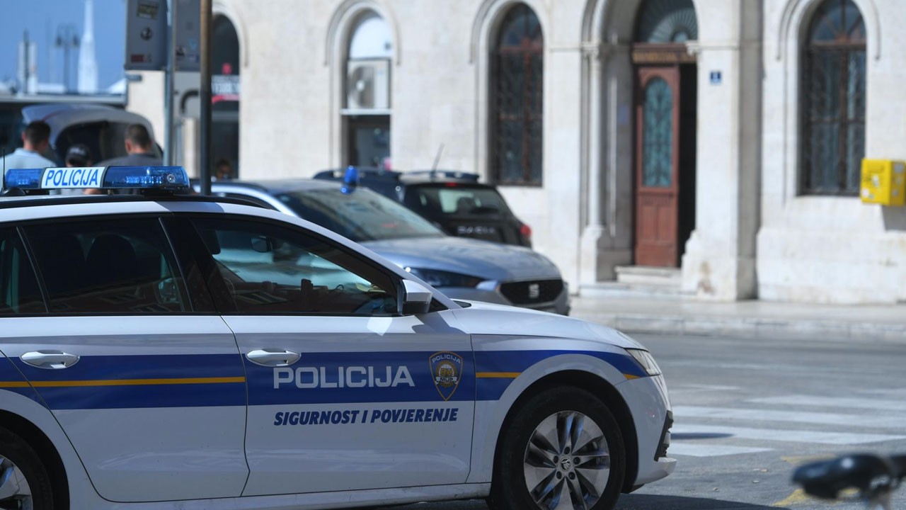 15 yaşındayken istismara uğradı, yıllarca mücadele etti! Kilise ve rahip 20 bin euro tazminat ödeyecek