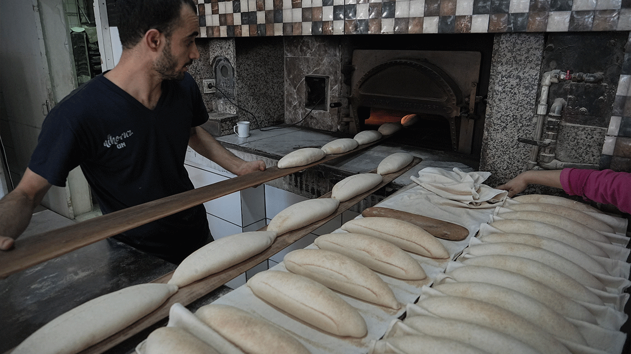 15 yıl boyunca ekmek karşılığı çalıştırılan kadından işverene şok!