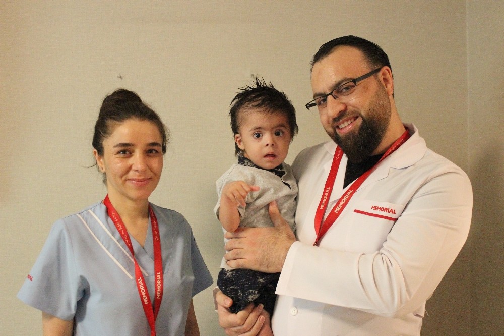 150 bin doğumda bir görülen hastalıktan 1 saatte kurtuldu 