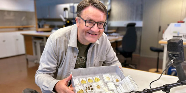 1500 yıllık altın kolye keşfi: Çikolata para sandığı şey! Yürüyüş yaparken buldu, hayatının keşfini yaptı!