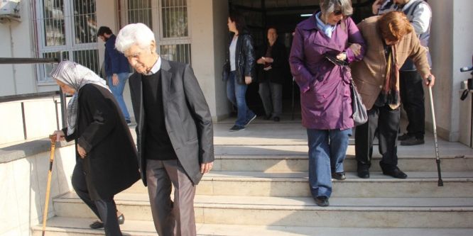 Adana sandık başında