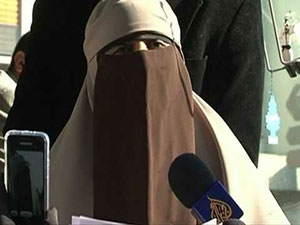 Başörtülü kadına baltalı saldırı