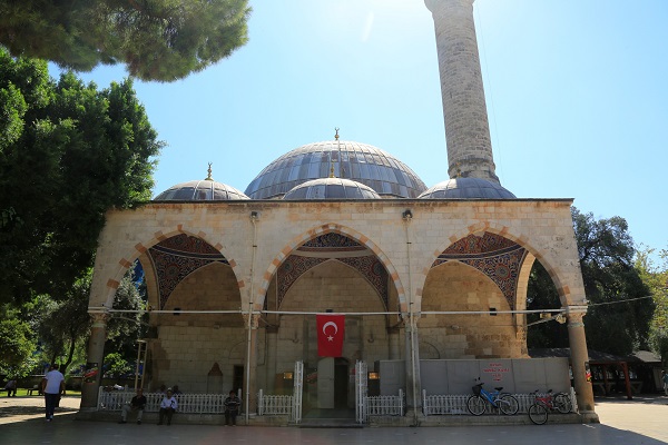 1570 yılında inşa edildi! Tarihi cami madde bağımlılarının adresi oldu