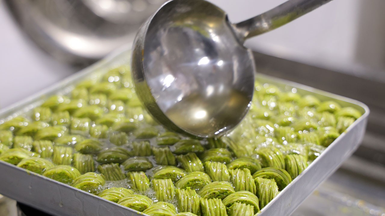 15’inde çırak, 27’sinde patron! Mahalle pastanesinden 3 kıtaya tatlı