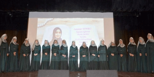 16 kız öğrenci 