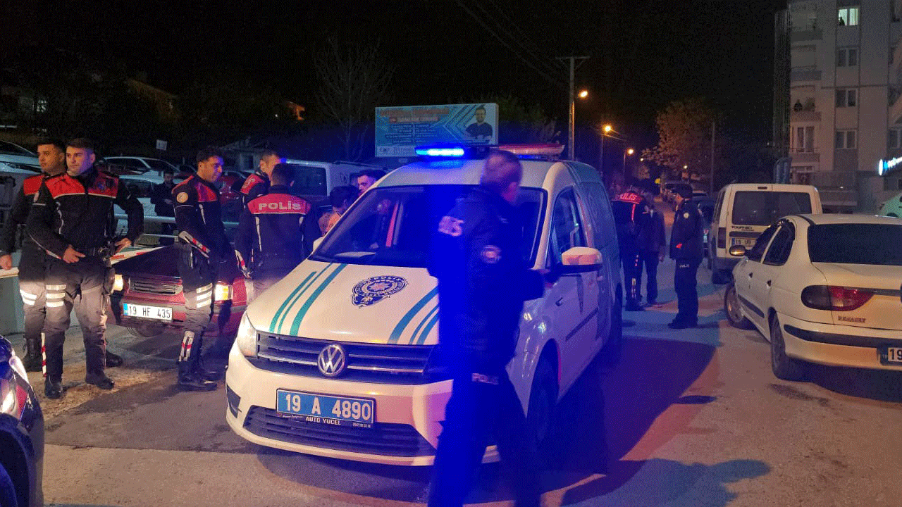 16 yaşındaki ehliyetsiz sürücü Çorum’u karıştırdı: Polisleri peşine taktı, 60 bin lira ceza yedi