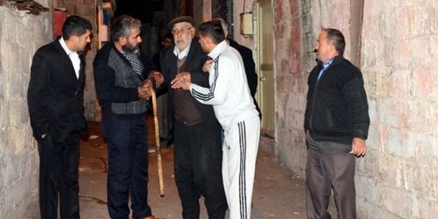 16 yaşındaki kız annesini döven babasını öldürdü