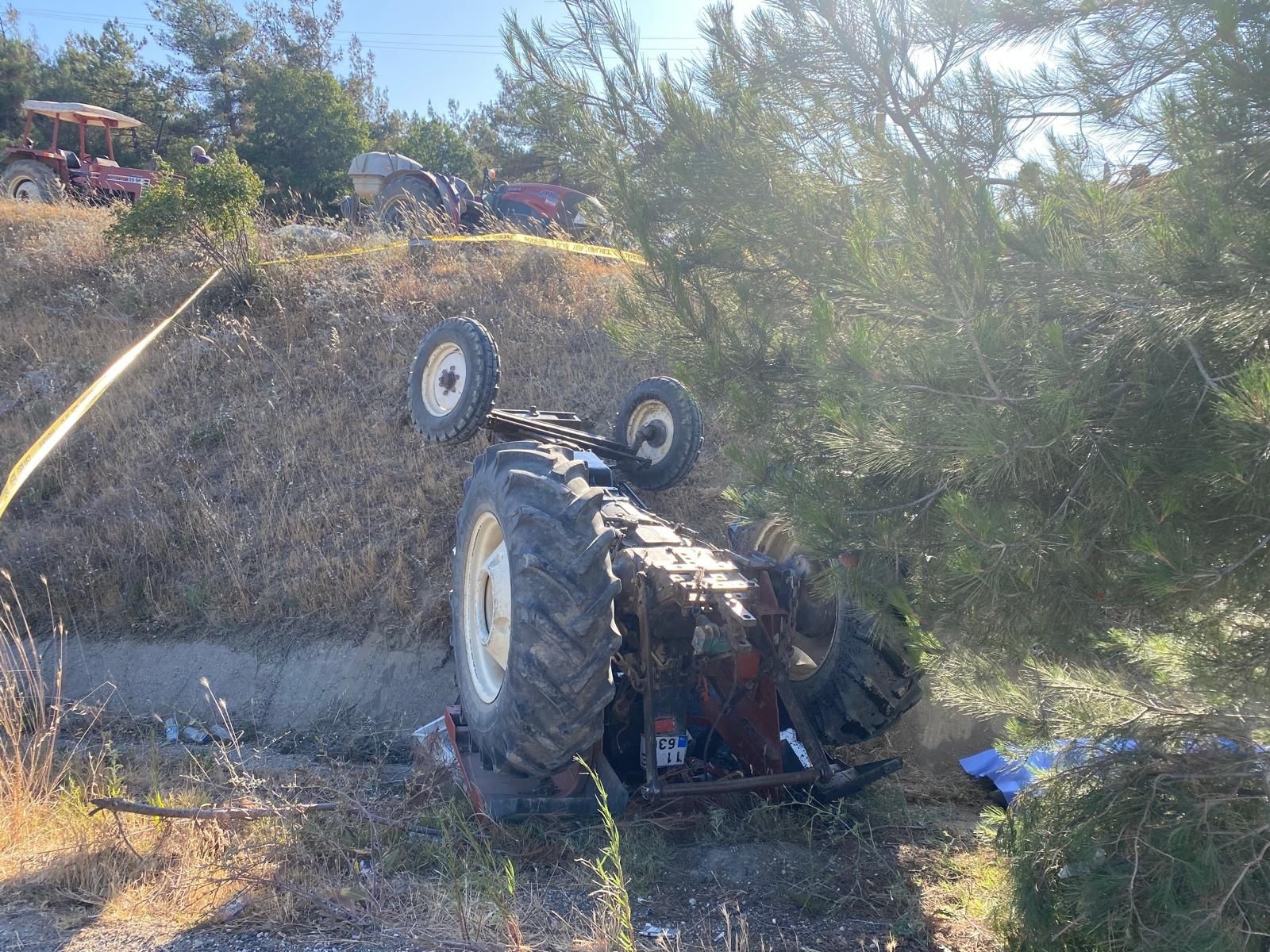 16 yaşındaki kızına traktör kullandırdı, feci kazada can verdi!