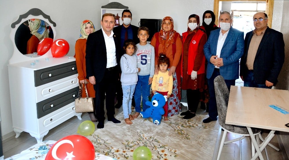 16 yetim ve öksüz çocuğa çocuk odası takımı ve bilgisayar 
