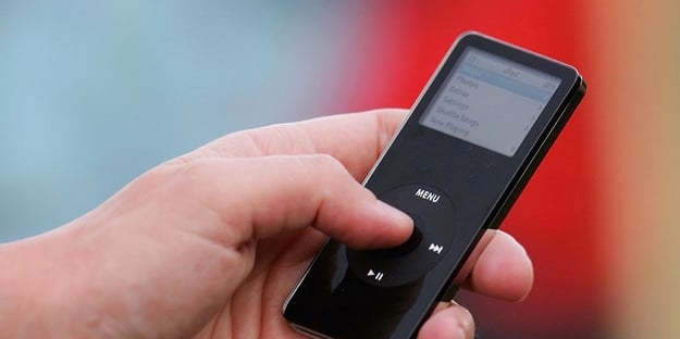 16 yıllık olan yenilenmiş iPod’ların yeni sahipleri olmak için resmen kutu kutu aldılar! Kapış kapış satıldı