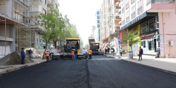Diyarbakır’da asfalt çalışmaları devam ediyor