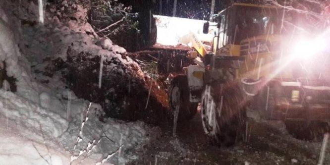 Trabzon’un Of ilçesinde karla mücadele