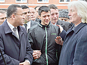 Türkiye yangın yetimlerine sahip çıkıyor