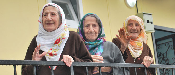 Üçüz nineler evlerine kavuştu