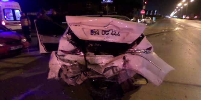 Sakarya’da zincirleme kaza: 2 yaralı