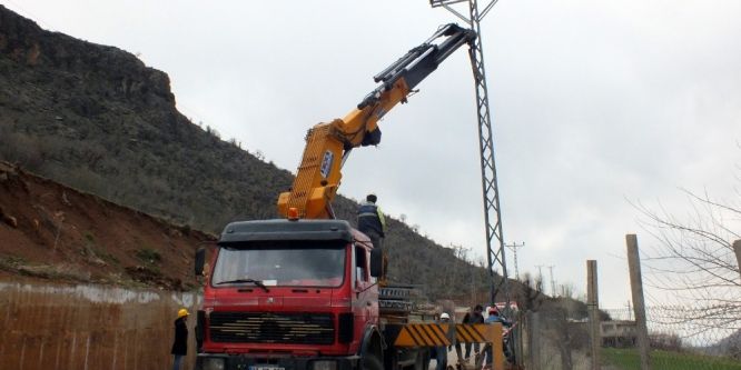 Dicle Elektrik, 30 kilometrelik Derince hattını yeniliyor