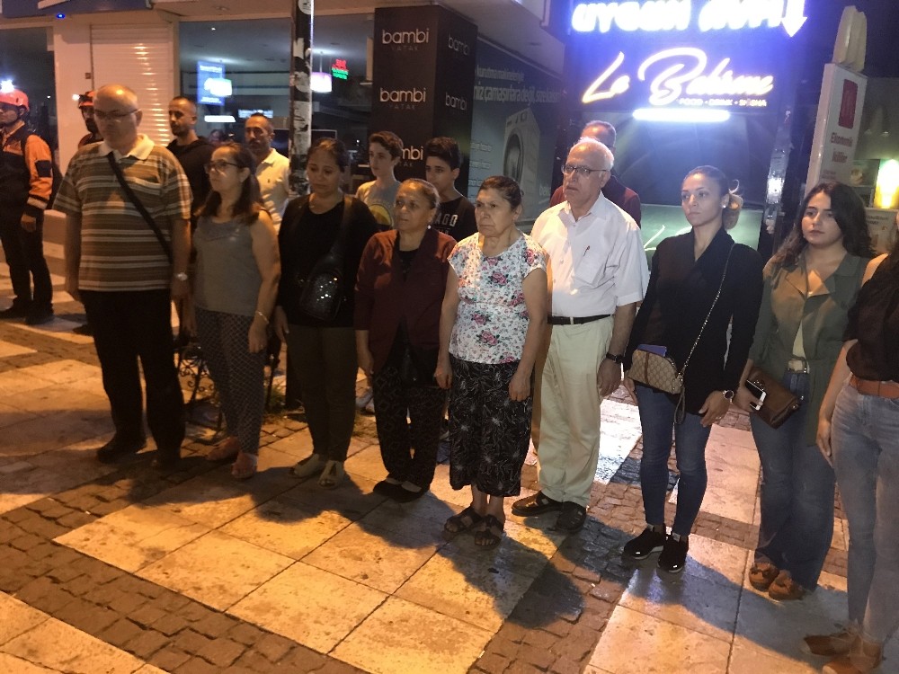 17 Ağustos depreminde hayatını kaybedenler Avcılar’da anıldı 