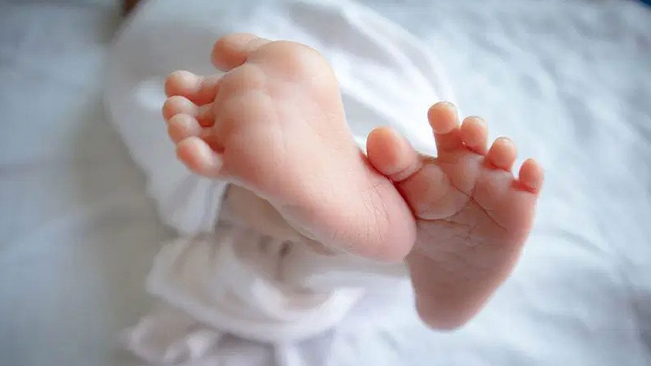 17 aylık bebeğin kalbi üç kez durdu! Annenin “sağlıklı” diye verdiği içecek ölümün eşiğine getirdi