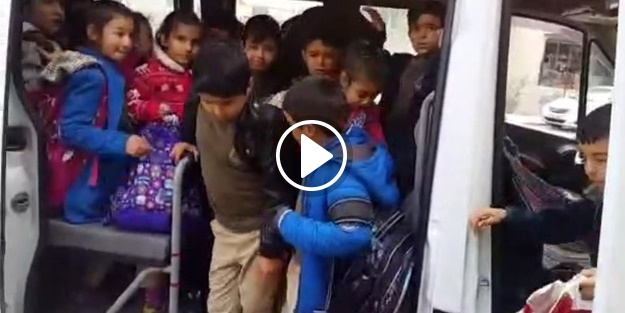 17 kişilik öğrenci servisinden tam 48 kişi çıktı!