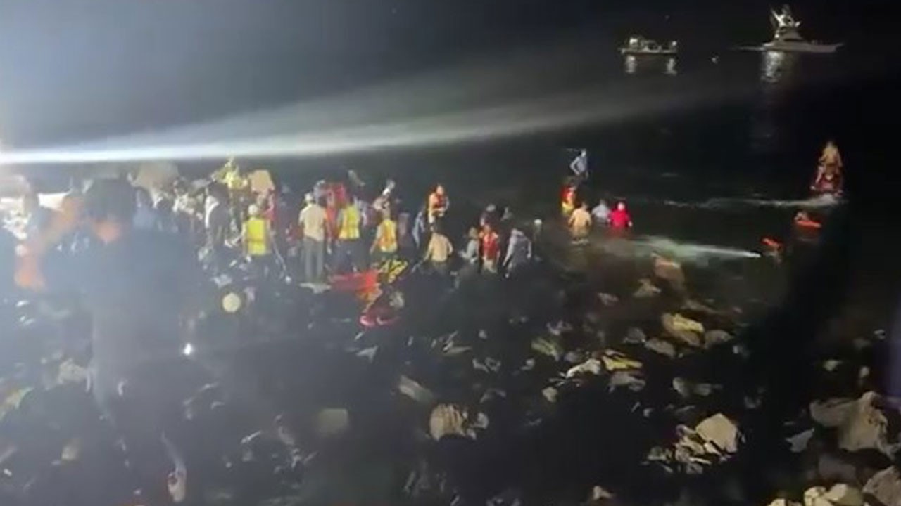 17 kişiyi taşıyan uçak denize düştü!