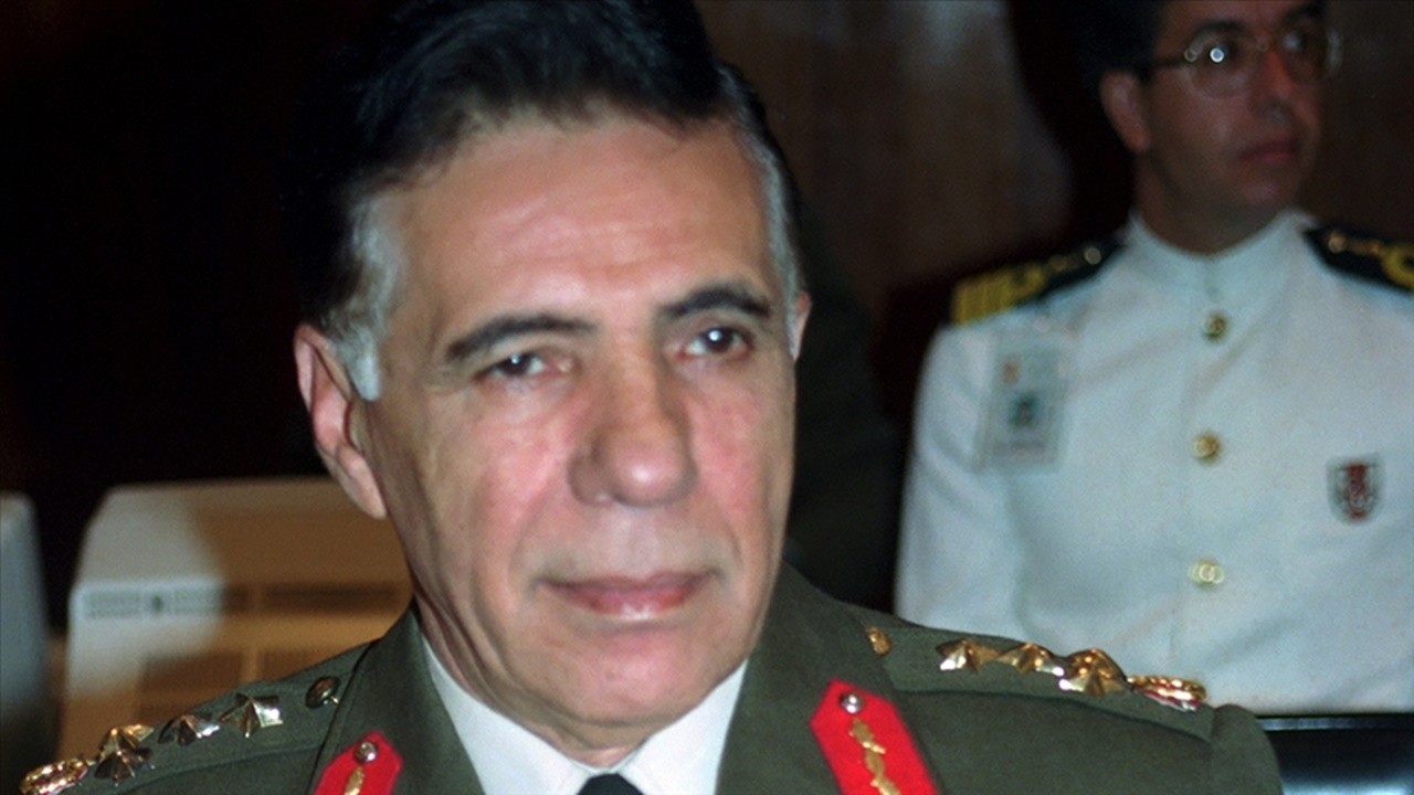 17 Şubat 1993: Eşref Bitlis'in vefatı (Orgeneral)