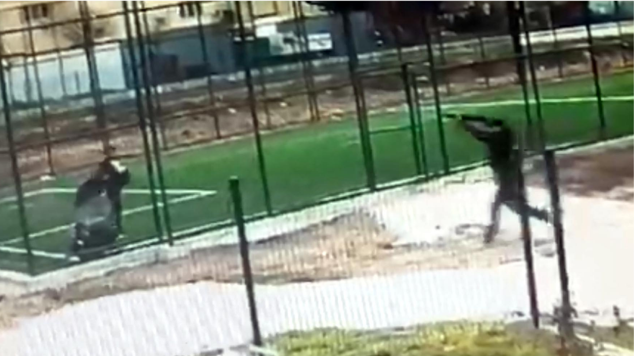 17 yaşındaki çocuk, akranını pompalı tüfekle vurdu; olay kamerada