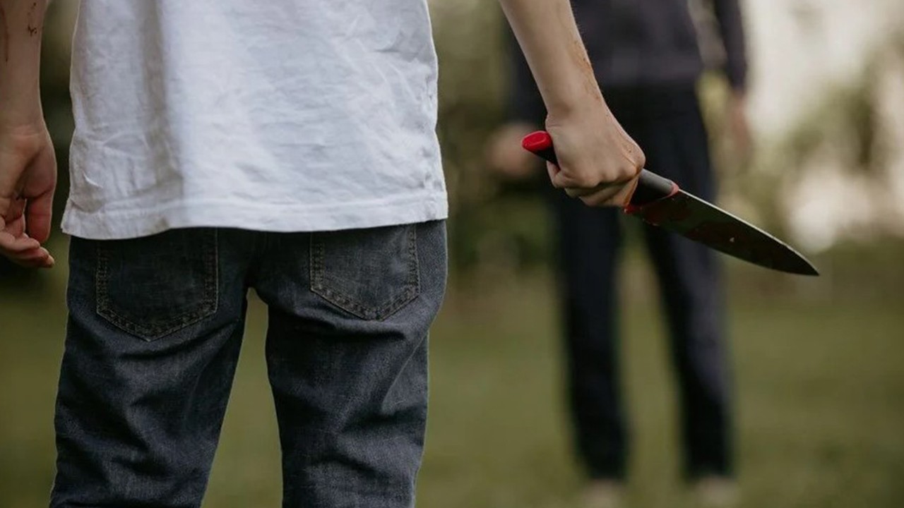 17 yaşındaki çocuk alkolik babasını bıçakladı