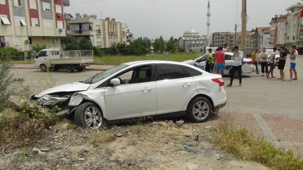 17 yaşındaki ehliyetsiz sürücü yaptığı kazanın ardından kaçtı 