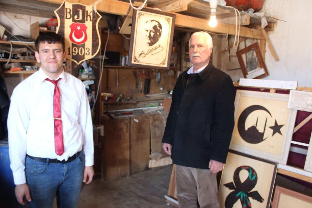 17 yaşındaki genç ahşabı yakarak sanata dönüştürüyor