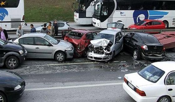 Trafik kazalarında yollar kan gölüne döndü