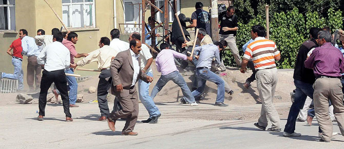 Ahlaksızlık ve şiddetin kaynağı medya