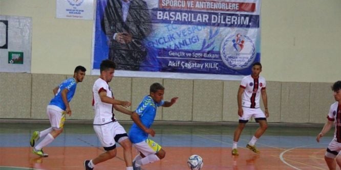 Futsal gençler yarı final müsabakaları başladı