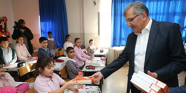 18 Bin öğrenciye ağız bakım seti hediye