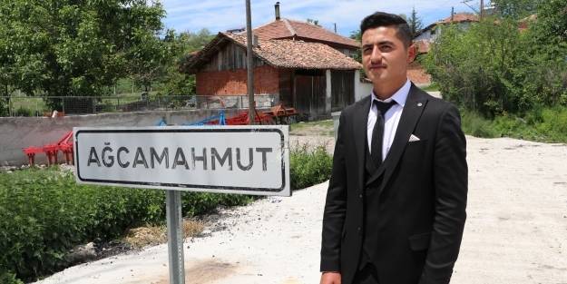 18 yaşına girer girmez muhtar oldu