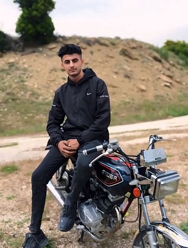 18 yaşındaki genç sırtından bıçaklandı