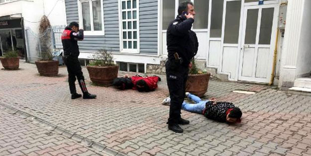 18 yaşındaki genci döven 3 zibidi, ters kelepçe yapılarak gözaltına alındı