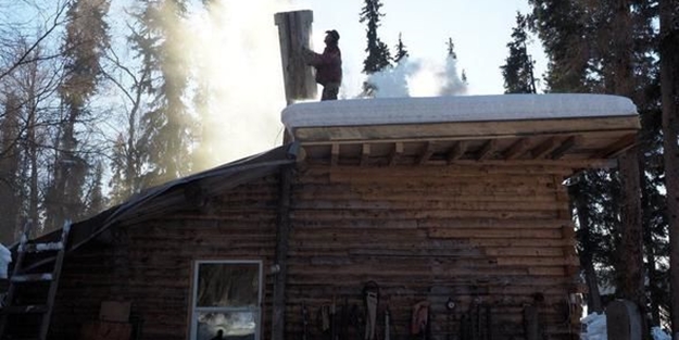 18 yıldır ıssız ormandaki bu kulübede yaşıyorlar!